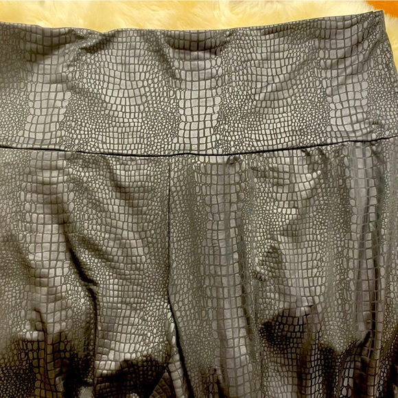 NWOT Shein Crocodile Print Leggings Black Size 3X - Picture 9 of 10